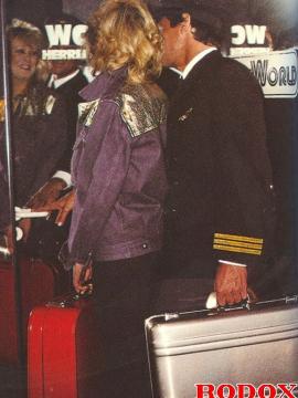 Сосед трахнул, пока муж в командировке. Трахнул жену соседа фото